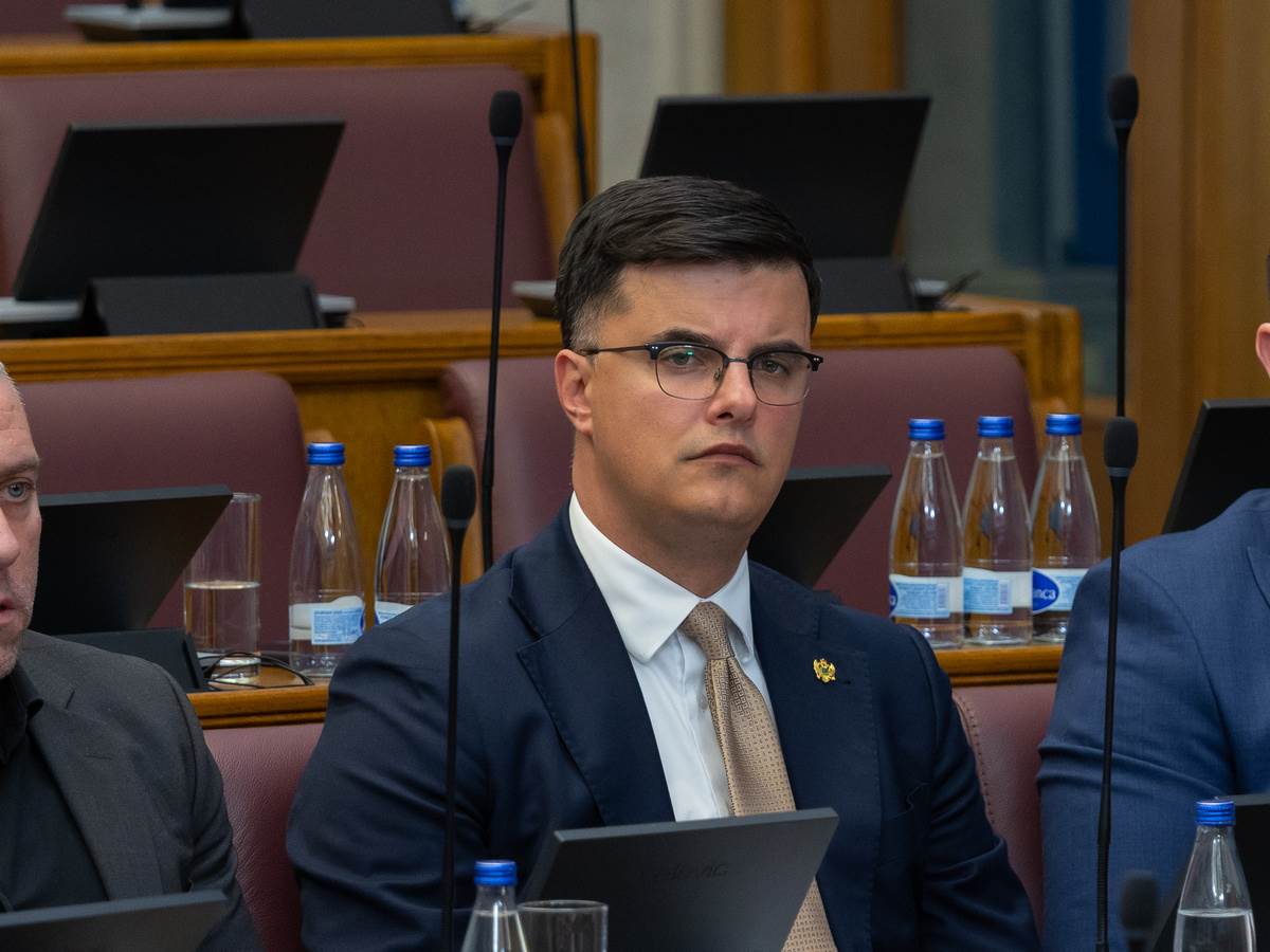  Aktivni požari na tri lokacije, vazduhoplovi MUP-a i Vojske angažovani na gašenju 