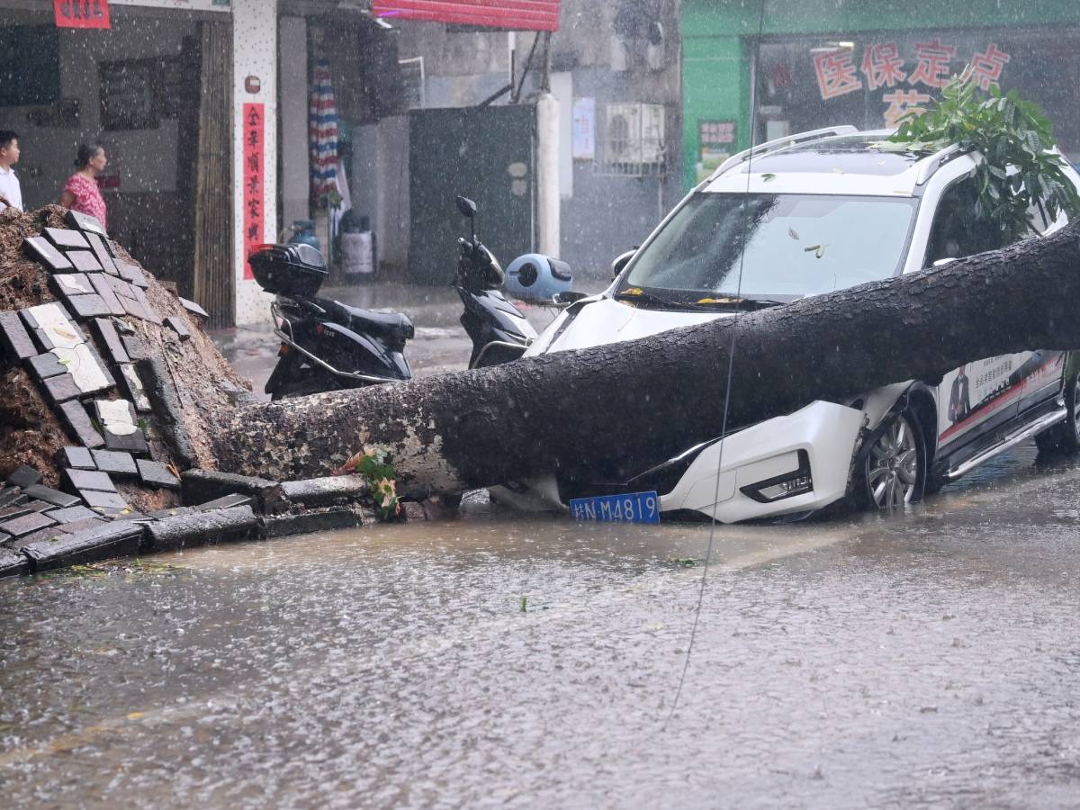  Panika u Japanu, izdato hitno upozorenje: Tajfun Mekhala tjera milione ljudi iz domova, voda preplav 