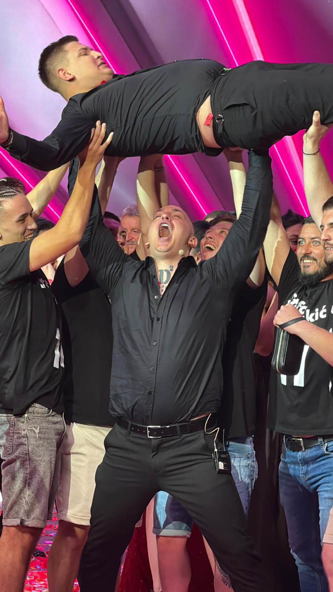  Samo jedan član žirija čestitao pobjedniku "Pinkovih zvezda 
