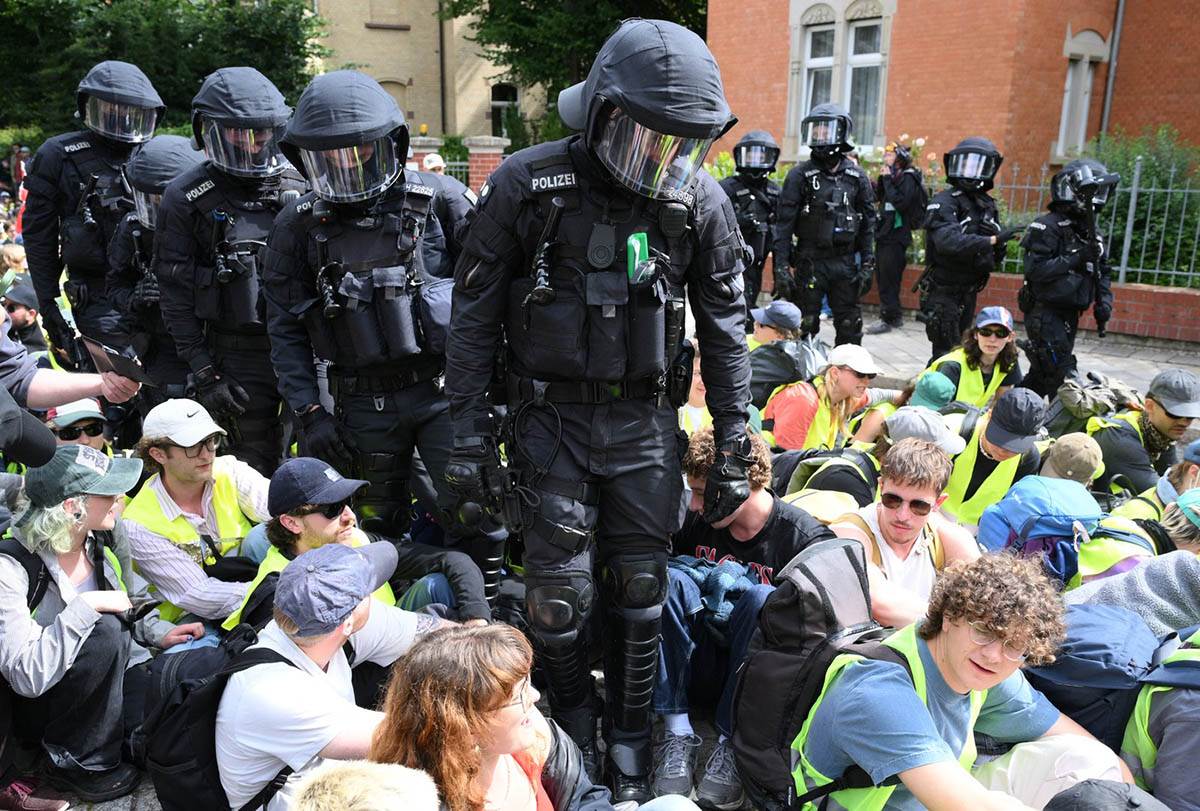 Masovni protesti u Njemačkoj: Hiljade demonstranata pokušalo da blokira kongres AfD 