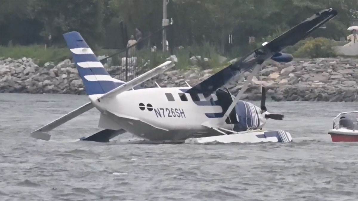  Nesreća u Njujorku: Avion sa deset osoba se srušio u rijeku 