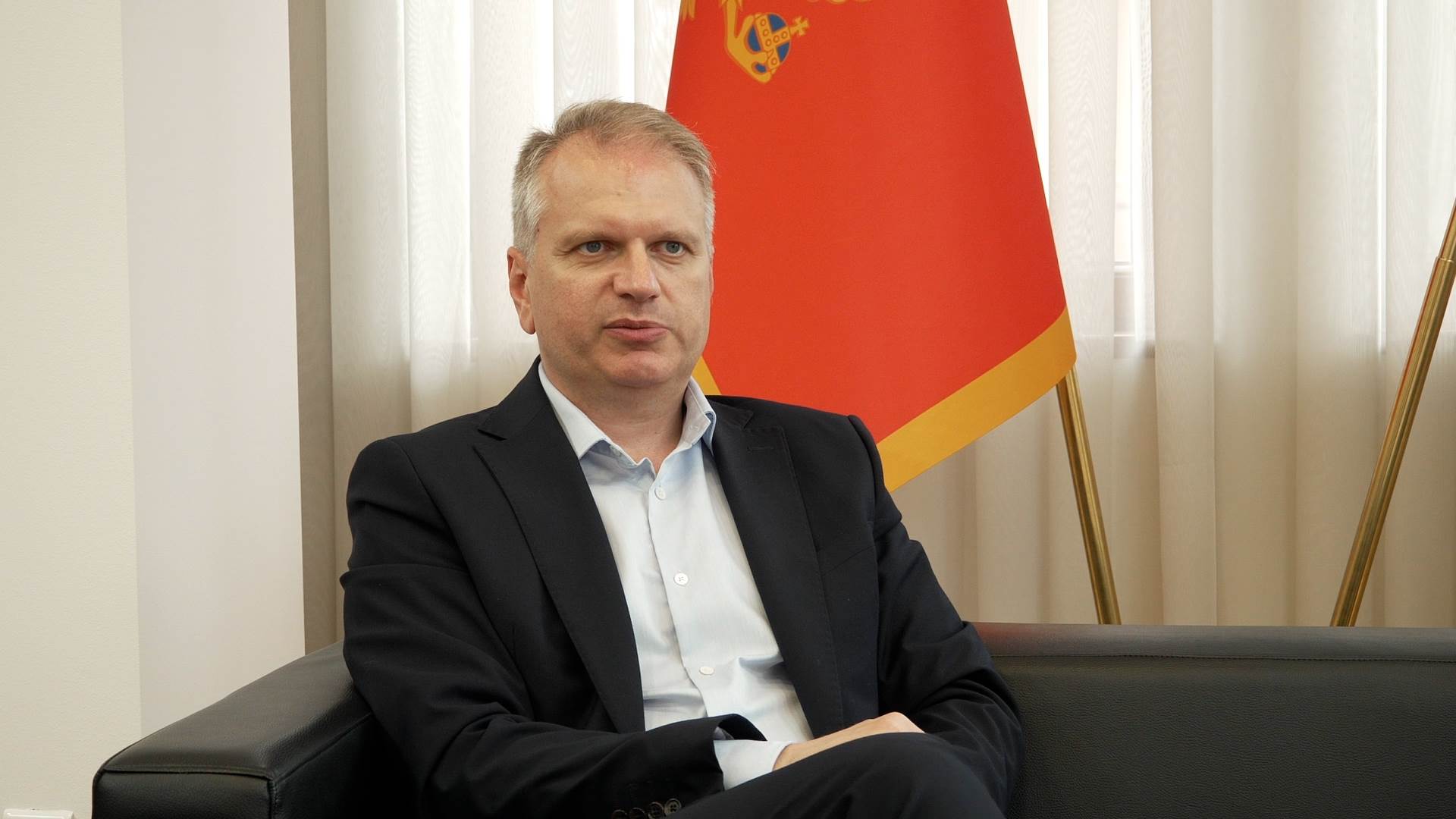  Perić: Gdje je logika da se Skupština ne pita o brisanju Radosava Ljumovića iz naziva Narodne biblioteke?
 
