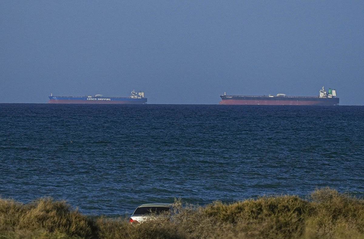  Iranska garda: Dva naftna tankera zahvaćena požarom nakon eksplozije mina u Ormuskom moreuzu 