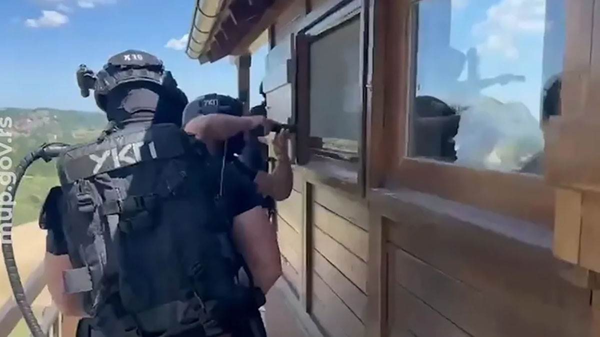  (Video) Pala dvojica zbog pokušaja ubistva Sandokana: Objavljen dramatičan snimak hapšenja osumnjičenih 