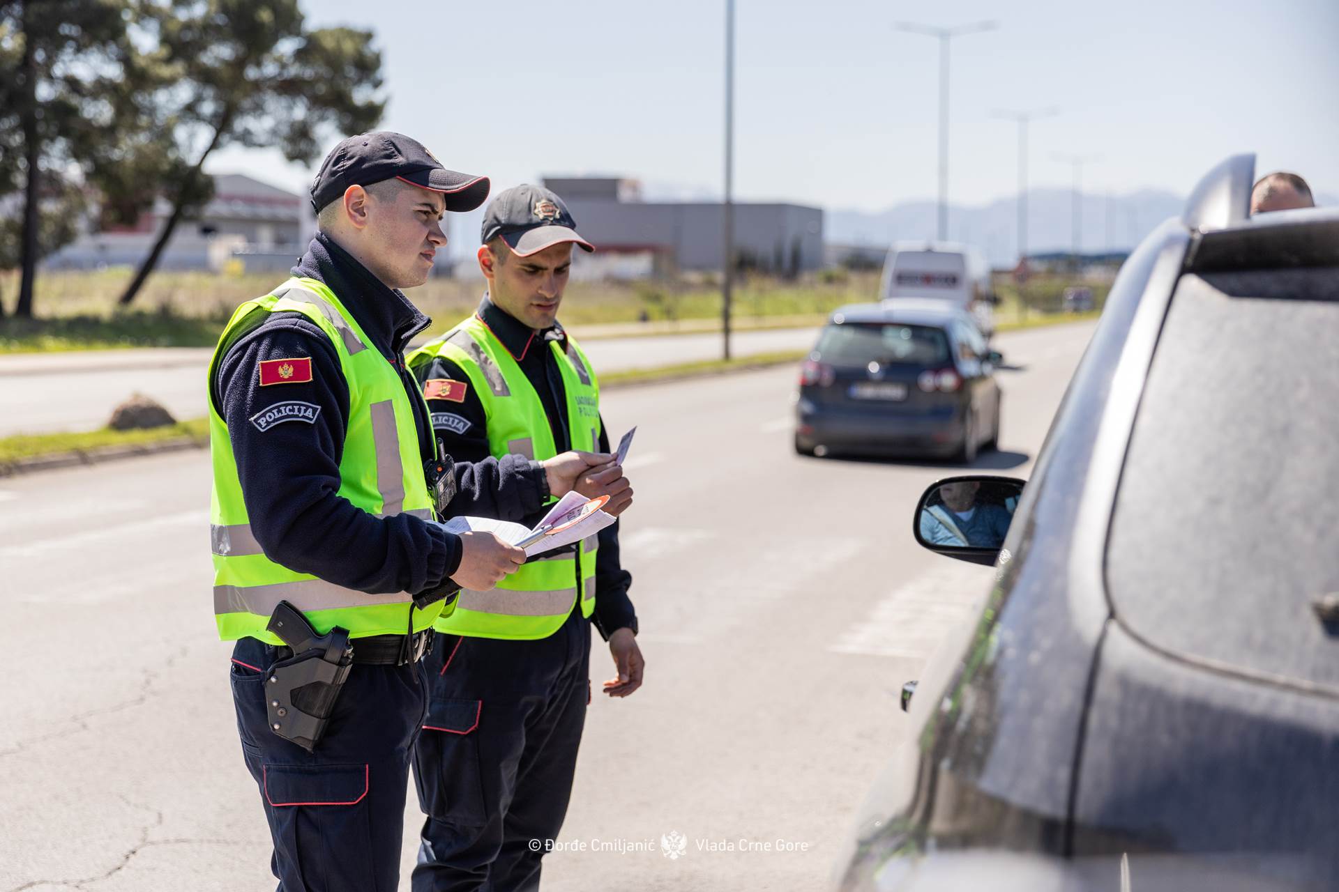  Policija zaustavila dvojicu na putu Danilovgrad–Podgorica: Jedan vozio pod dejstvom kokaina, drugi o 