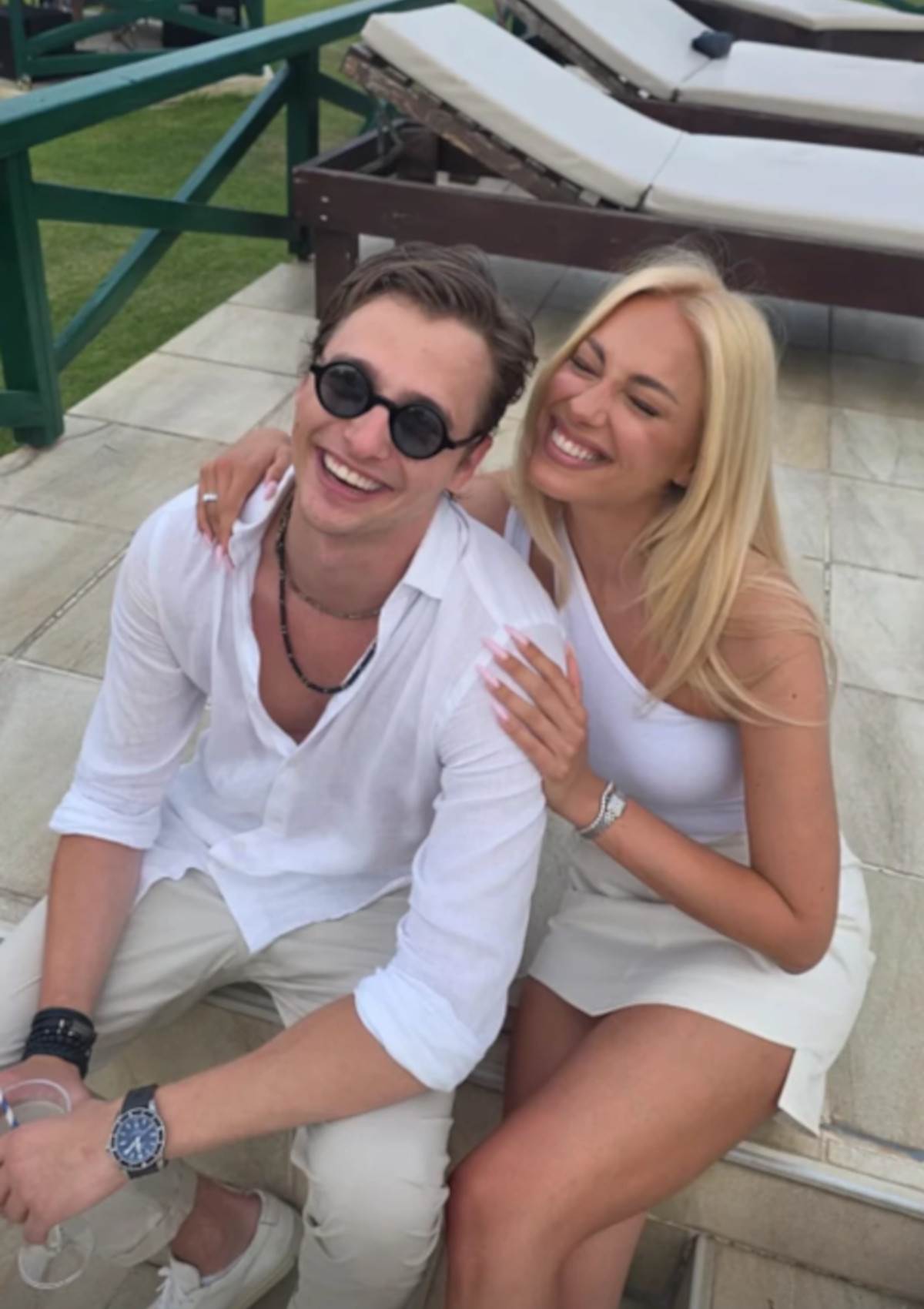  Bjelin sin odlijepio za Sarom Jo 