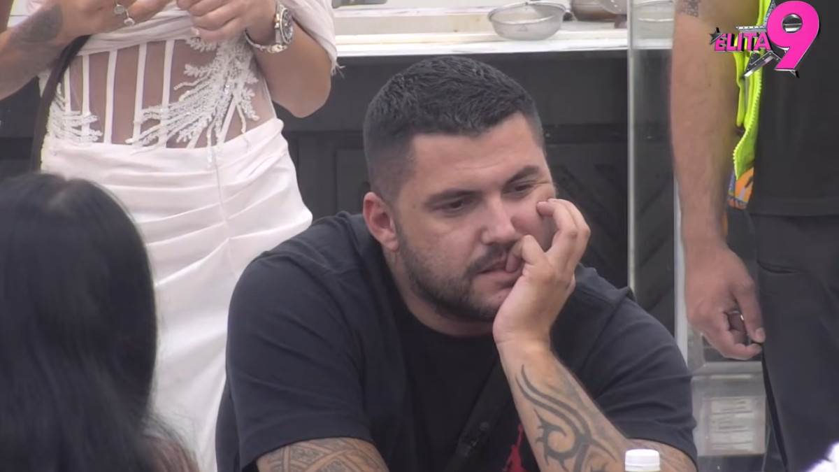  Haos na mrežama zbog diplome Asmina Durdžića: Oglasio se profesor, tvrdi da je falsifikat (Foto) 