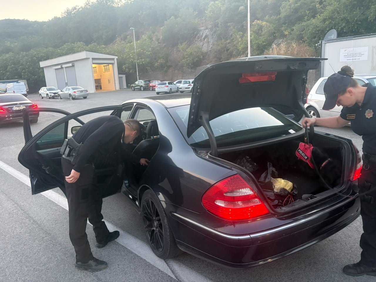  Granična policija uhapsila pet stranih državljana: Pronađena droga i falsifikovane isprave 