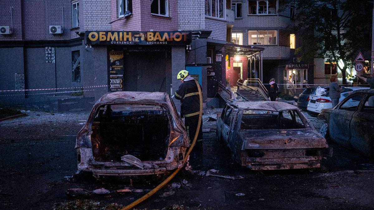  Ruske balističke rakete zasule Kijev: Najmanje devet mrtvih, ljudi ostali zarobljeni u ruševinama 