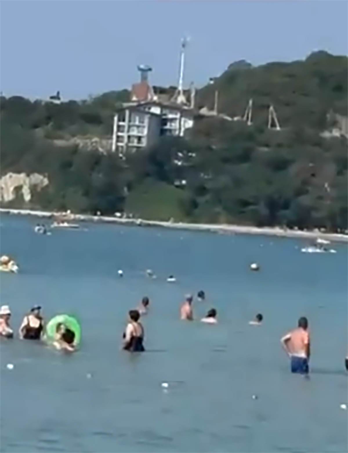  Dron pao među kupače na ljetovalištu: Tri osobe poginule, 13 povrijeđeno 