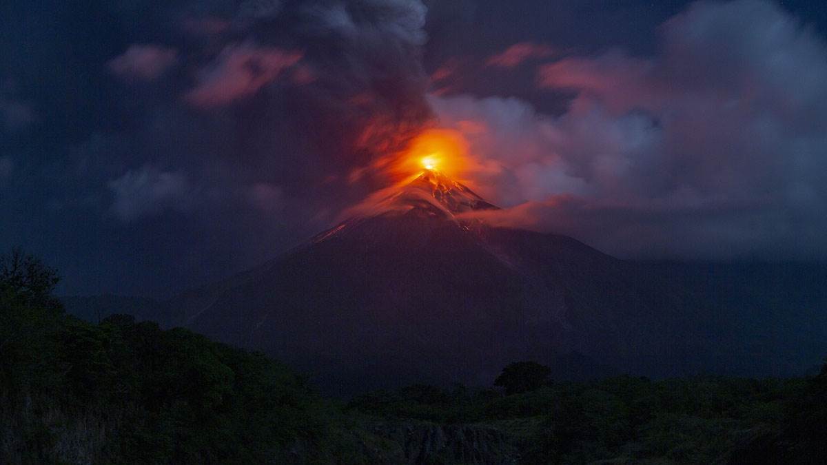 Eruptirao vulkan Fuego 