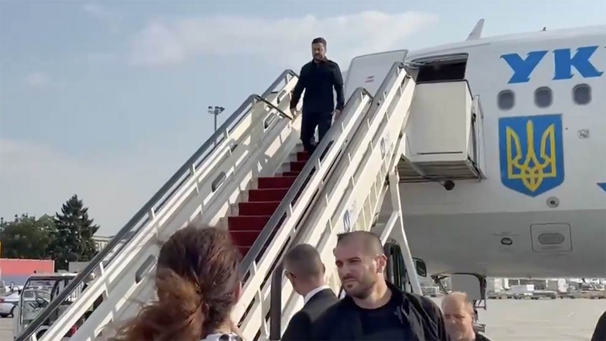  Zelenski stigao u Srbiju: Prvi snimak predsjednika Ukrajine po slijetanju u Beograd (Video) 