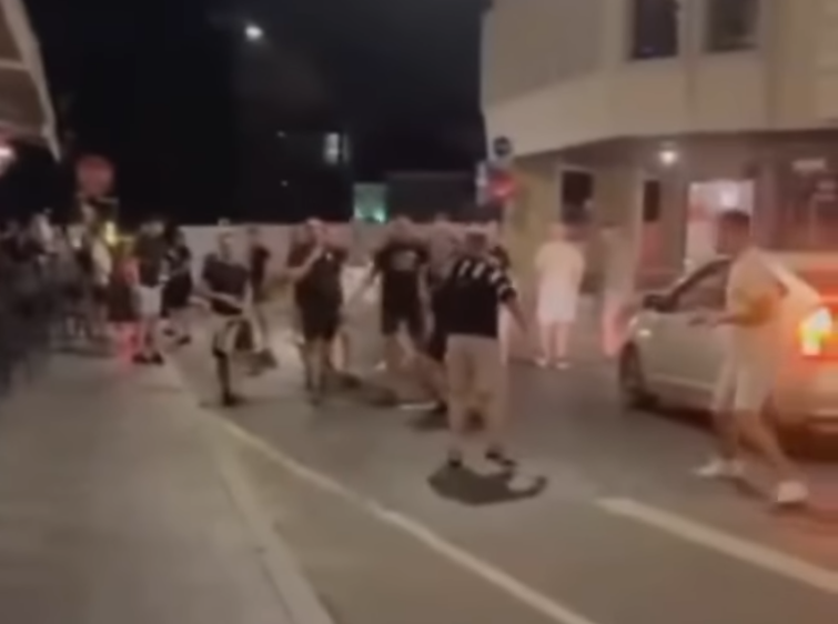  Brutalna tuča huligana na zagrebačkom aerodromu! Bed Blu Bojsi napravili sačekušu, navijači padali p 