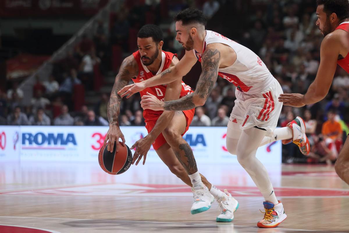  Crvena zvezda je dočekala Nika Vejlera-Baba koji je stigao u Beograd. 