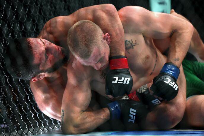  Mahačev odbranio pojas u spektakularnoj borbi i srušio nestvaran UFC rekord 