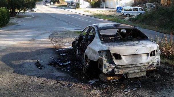  Sutomore: BMW potpuno uništen u požaru 
