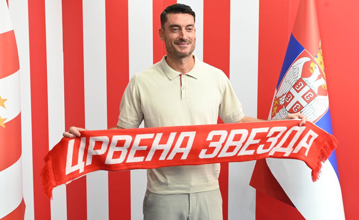  Albert Rijera predstavljen u Crvenoj zvezdi: "Nisam ovdje jer imam veliki i lijep nos" (VIDEO) 