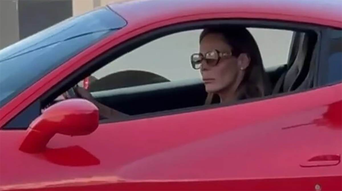 Milena Kačavenda smuvala milionera? Svi se pitaju čiji je ferari, ona imala da poruči samo jedno 