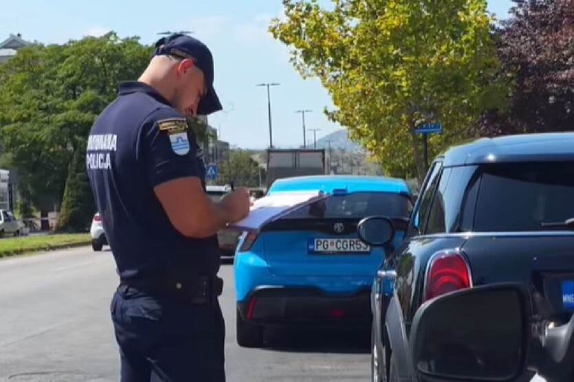  Podgorica: Do juče izdato oko 1.600 prekršajnih naloga zbog nepropisnog parkiranja i zaustavljanja vozila
 