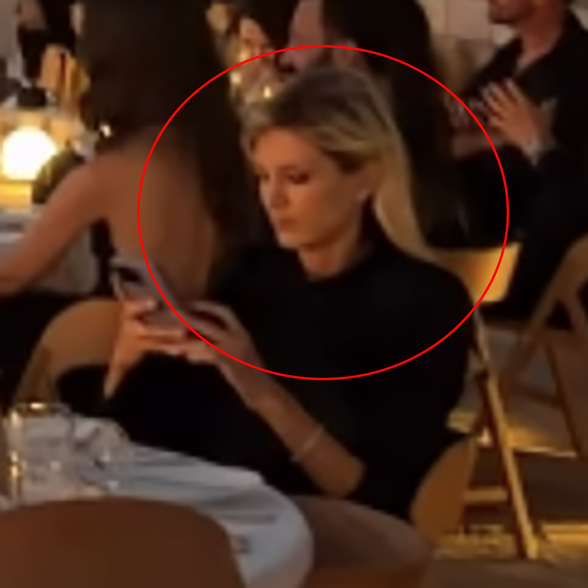  Sara Jo i Nevena Božović usnimljene na istom događaju 