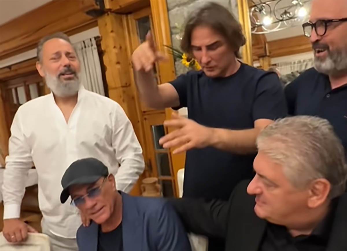  Željko Mitrović u društvu Van Dama i Tonija Bijelića lumpuje u kafani 