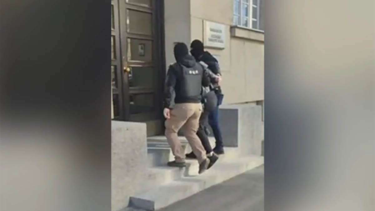  Pucao na specijalce koristeći dijete kao živi štit 