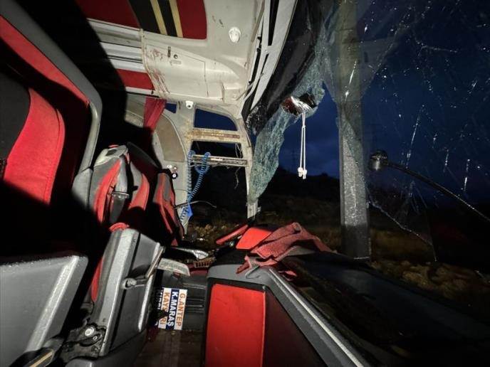  AUTOBUS PUN DECE SE SURVAO U PROVALIJU, PREKO 20 MRTVIH 