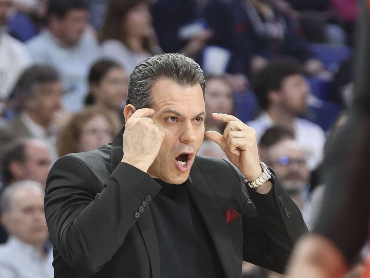  Dimitris Itudis napravio dva tima: Hapoel doveo 21 košarkaša, ne može sve ni da ih registruje za Evr 