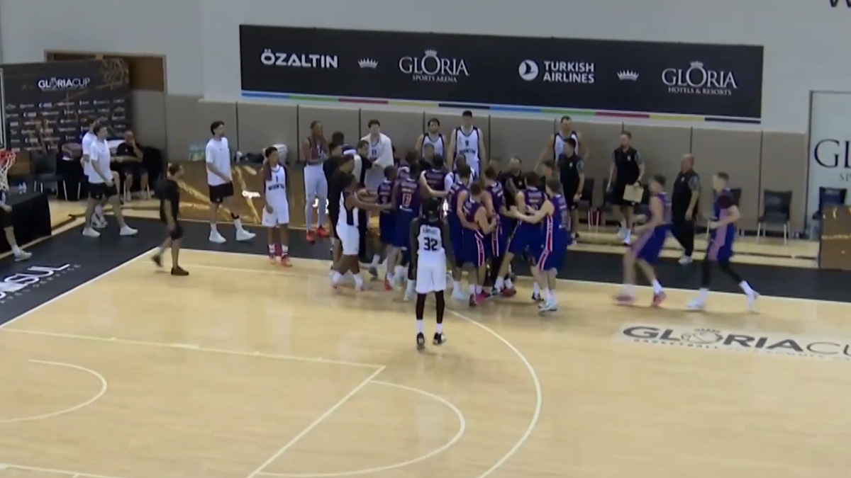  Igrači Bešiktaša i CSKA se potukli pred Alimpijevićem 