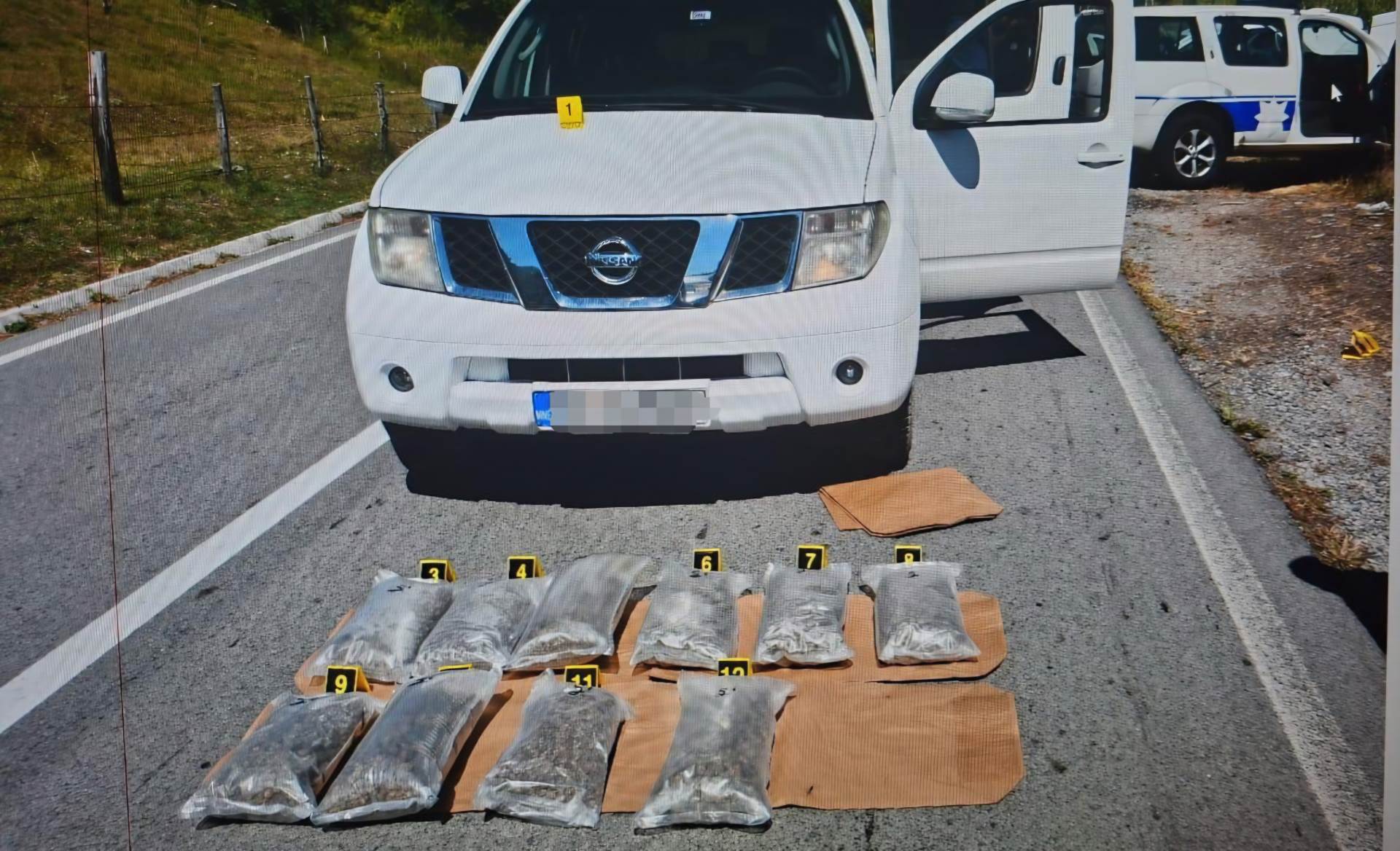  Potjera kod Bijelog Polja: Zaplijenjeno više od 11 kilograma marihuane, vozač pobjegao 