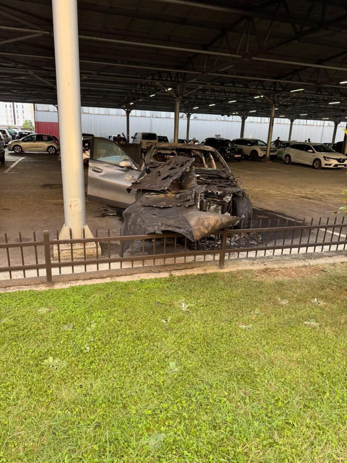  Zapaljen automobil u Siti kvartu 