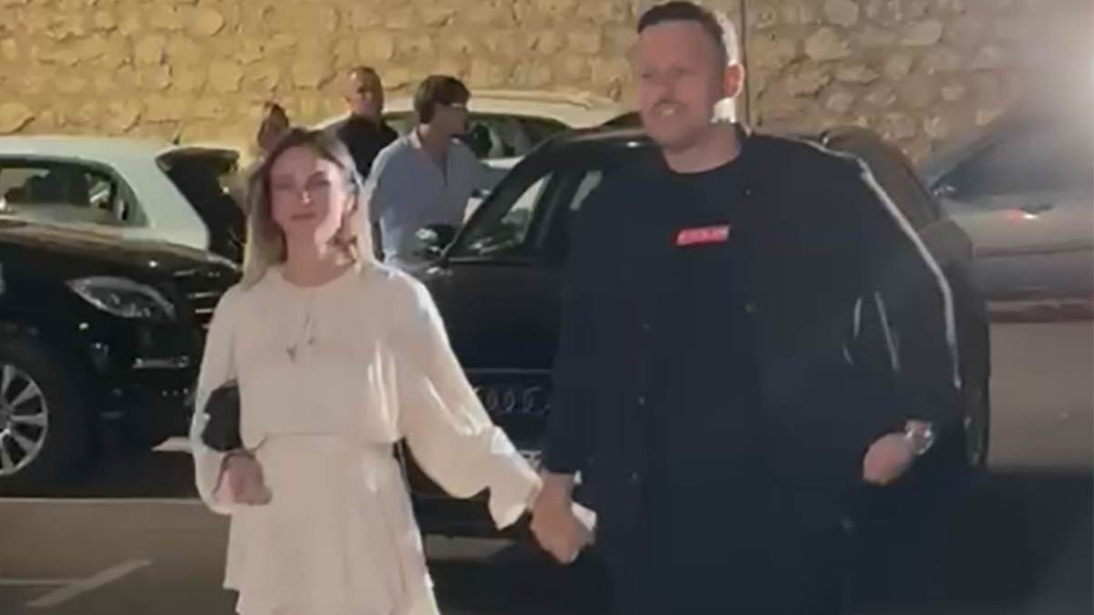  Igor Kojić prvi put u javnosti sa trudnom djevojkom 