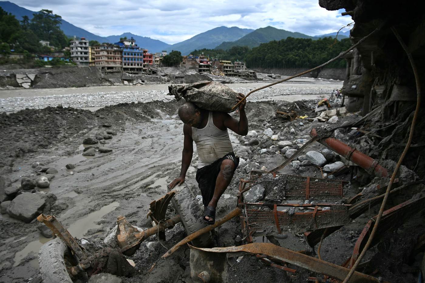 Razorne poplave u Nepalu odnijele 1.400 života 