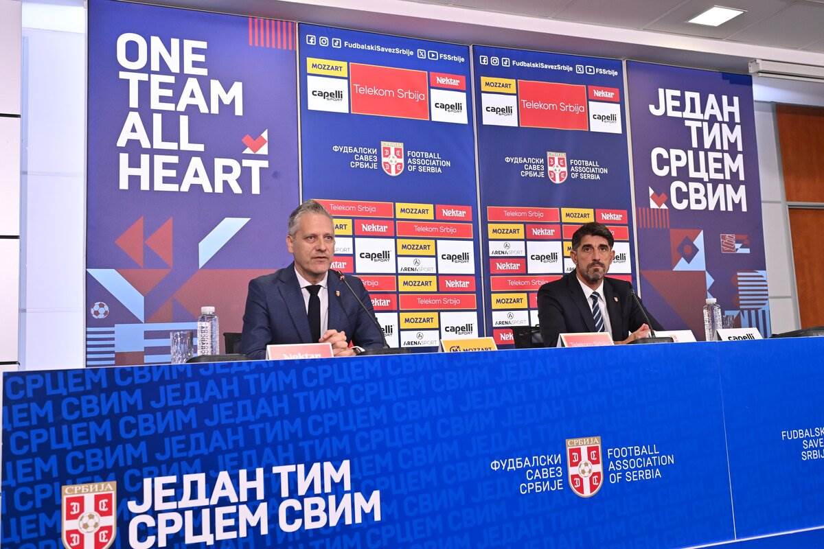  Zbog koga je Paunović nudio ostavku? Izgovori ga bacili u očaj, morao da napravi rez 