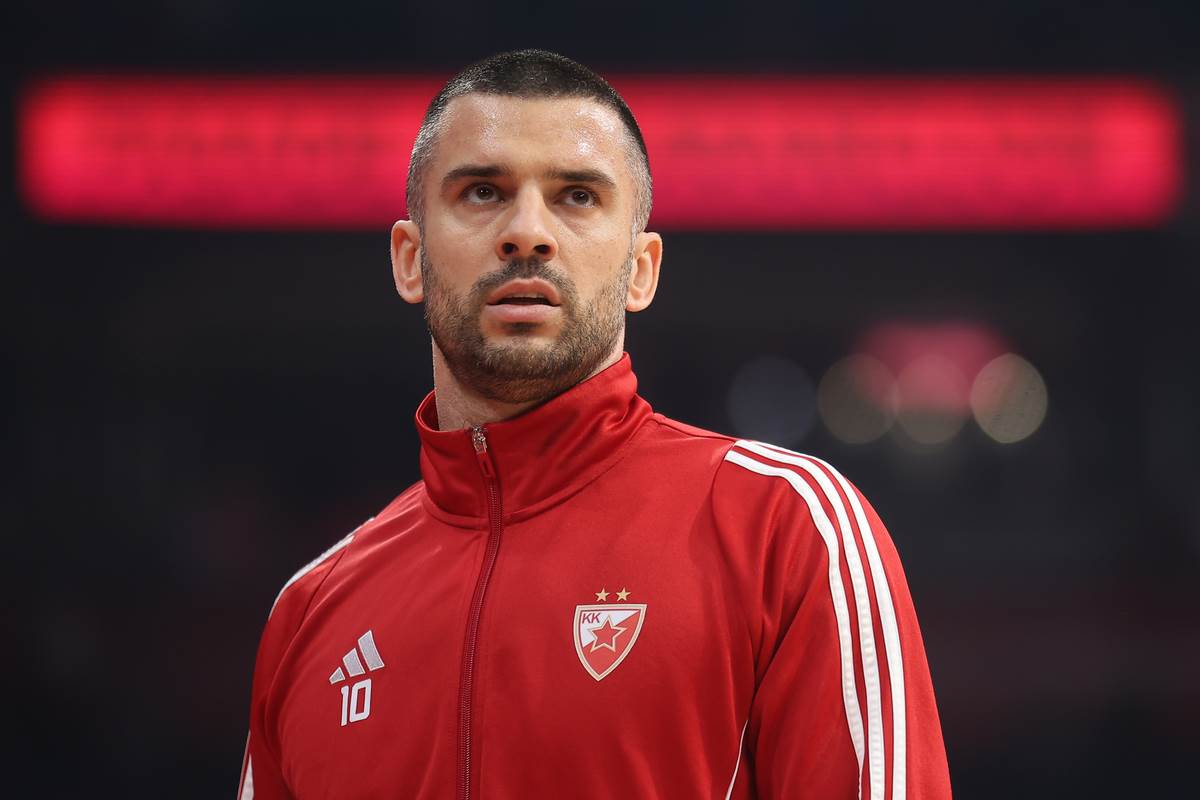  Branko Lazić: "Koga da gledam u Zvezdi?" 