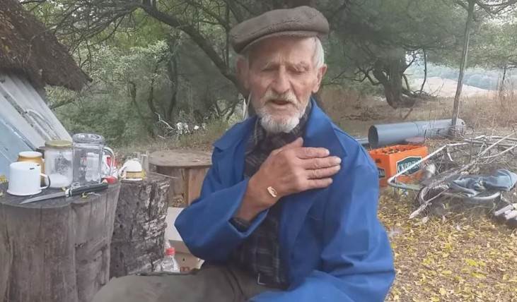  Deda Ljubomir upucao lopove koji su mu upali u kuću i mučili njega i ženu: Optužen za ubistvo, ali g 