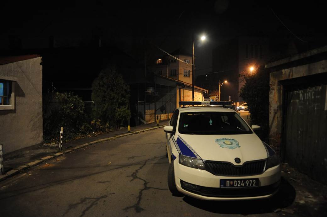  Tinejdžer (16) se upucao u vrat pred drugovima na Vračaru: Igrao se očevim pištoljem pa uslijedio už 