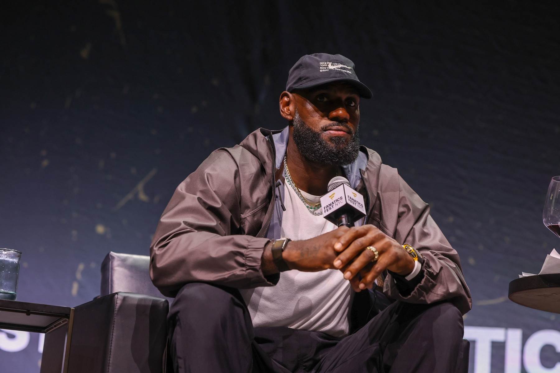  Lebron Džejms ima gomilu problema pred novu sezonu u kojoj će probati da sa Filadelfijom napravi tim 