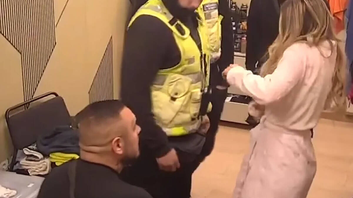  Brutalan sukob Aneli i Filipa Cara: Pljunuo je u lice, pa joj uputio jezive uvrede 