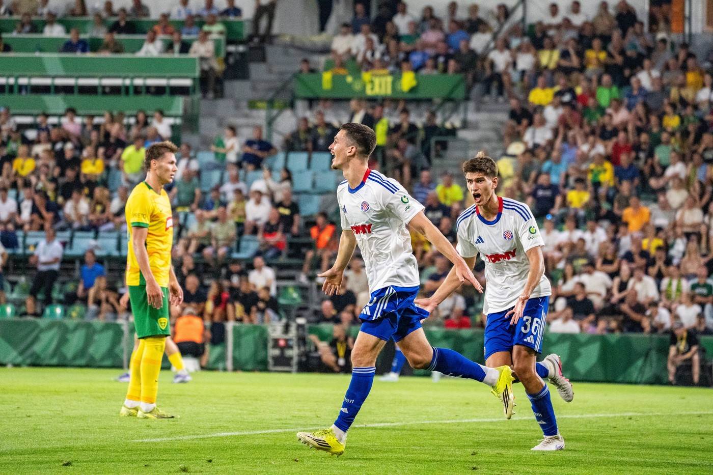  150 huligana Hajduka sije strah, napali Ajaksovce na Rivi 