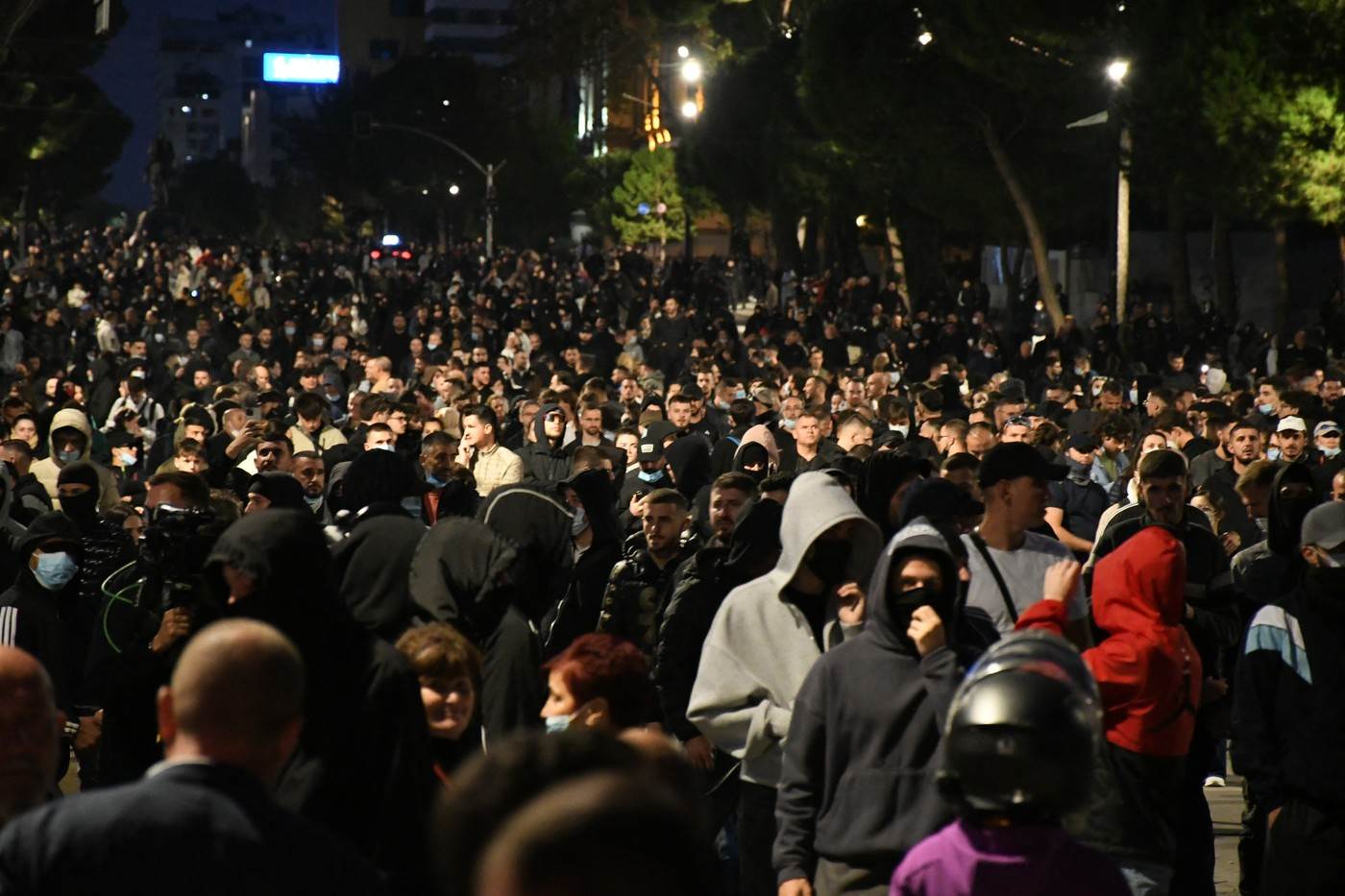  Treći dan protesta u Tirani: Sukobi s policijom, povrijeđeno 26 osoba 