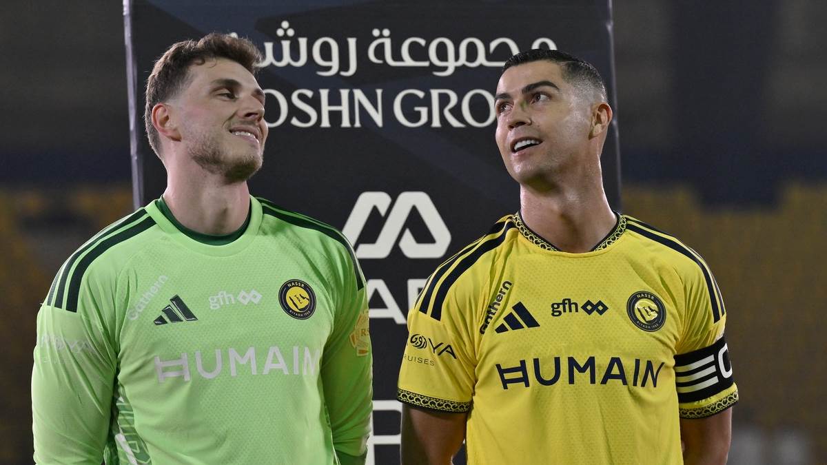 Kristijano Ronaldo prvi fudbaler-multimilijarder: Staje dah od njegove nedjeljne plate u Saudijskoj  