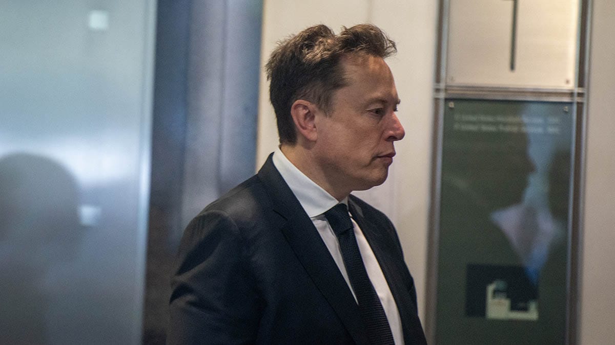  Ilon Mask optužio je ukrajinske elite da su se obogatile zahvaljujući novcu koji pristiže u zemlju 