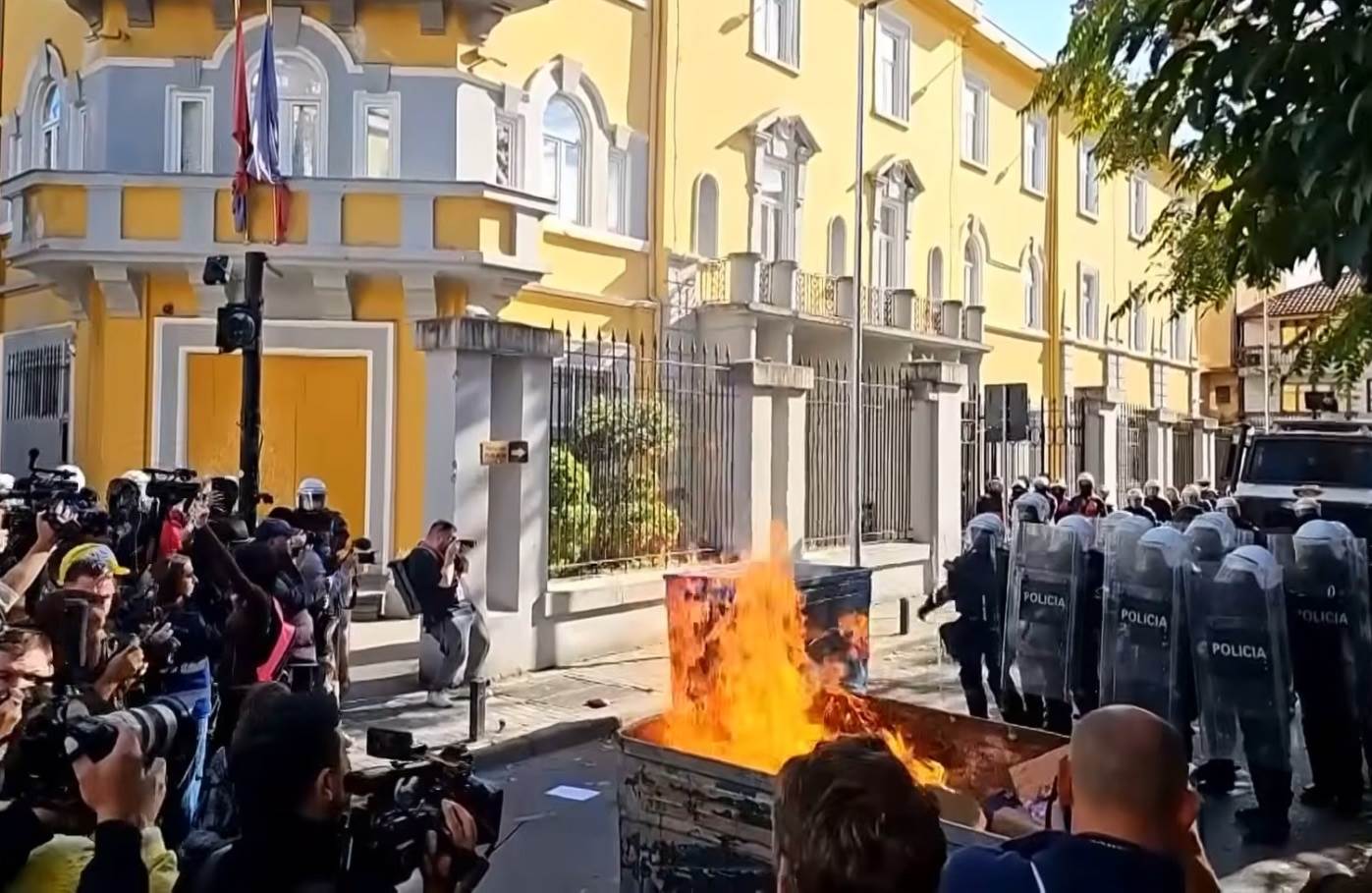  Sukobi policije i demonstranata u Tirani 
