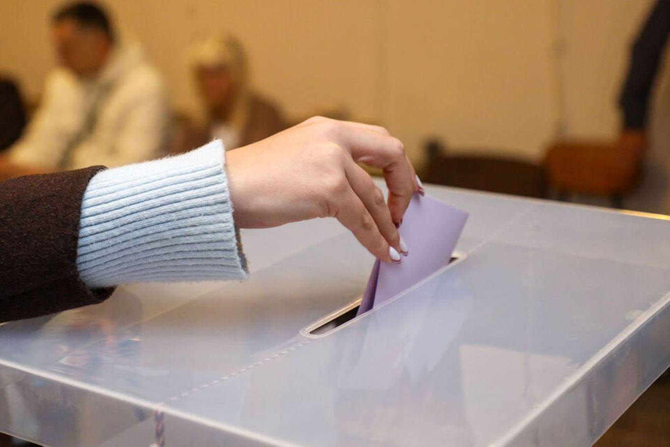  Glasanje na izborima u Srbiji bez većih problema 