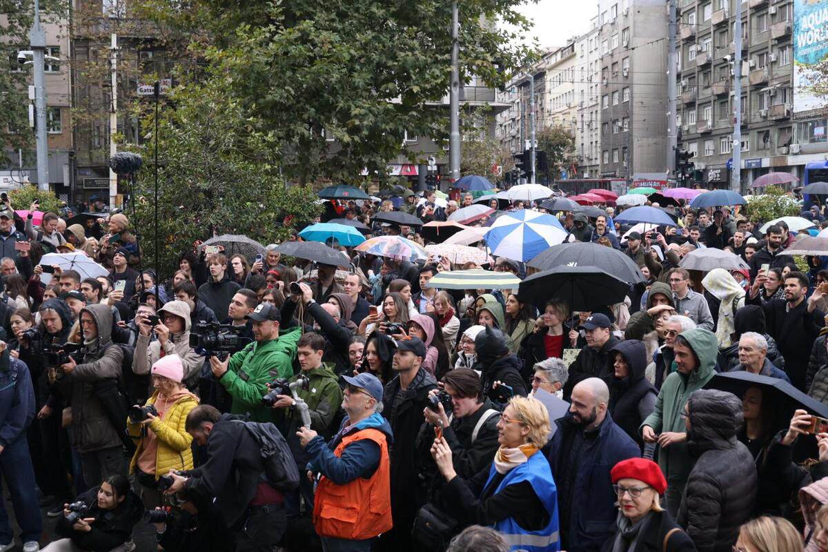  Održano posljednjih 16 minuta tišine kod Pravnog fakulteta u Srbji 