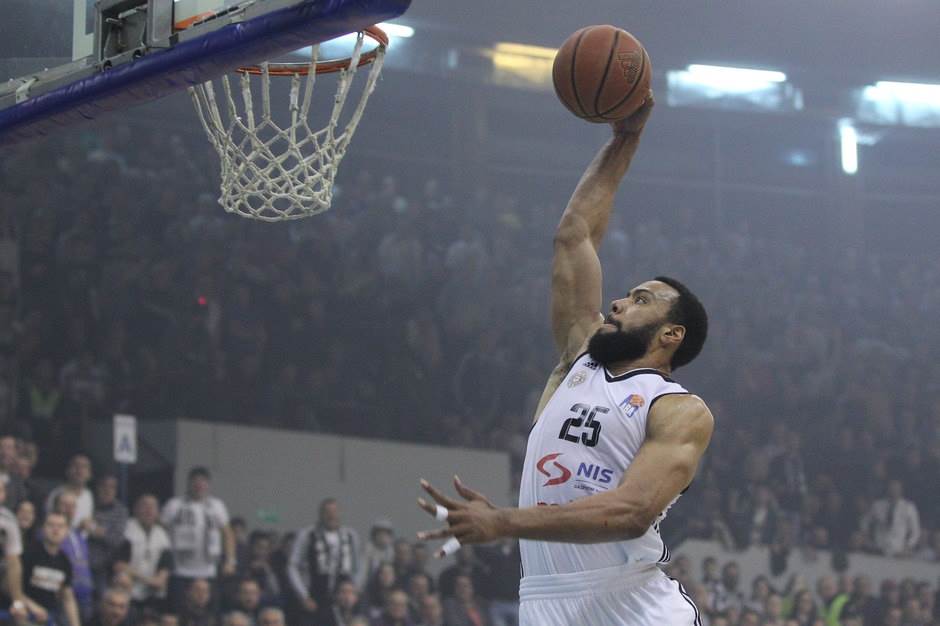  Kao 80-ih: Partizan oduševio u Hali sportova! 