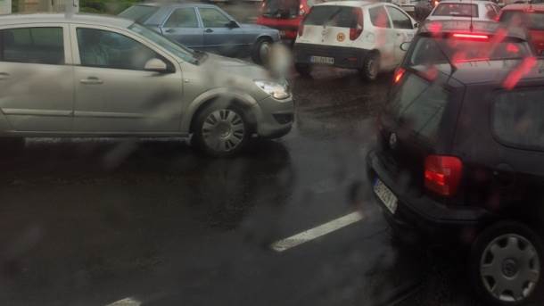  AMSCG: Putevi mokri i klizavi 