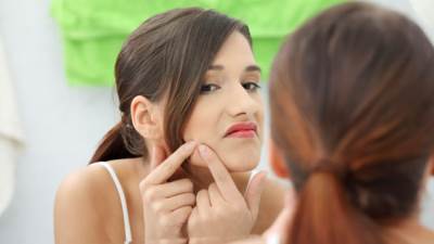  Zašto NIKADA ne treba cijediti bubuljice 