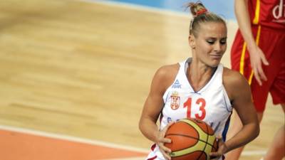  Milica Dabović - seksi trening na plaži (VIDEO) 